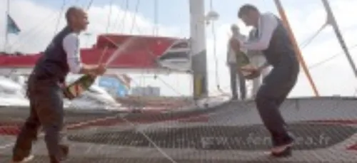 Voile. L'arrivée de Louis Burton et Servane Escoffier à Salvador de...