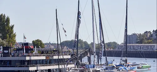 Voile. Huit jours après son chavirage au large du Cap Horn, Yves le...