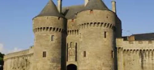 Des poupées SDF à Guérande !