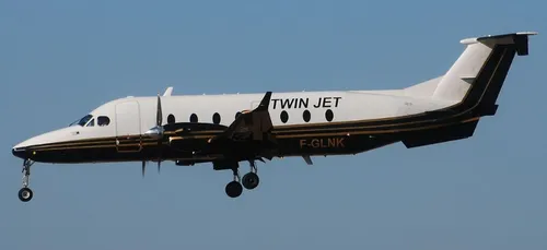 La polémique après l'annonce de la fermeture de la ligne aérienne...