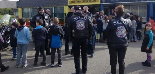 "Un enfant harcelé réveille un biker protecteur"