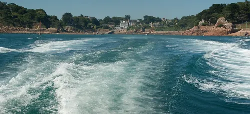 Les liaisons maritimes entre l'île de Bréhat et le continent...