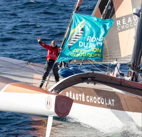 Voile. Armel Tripon remporte la Route du Rhum, en Class Multi 50