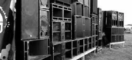 Une free party sauvage à St Avé près de Vannes