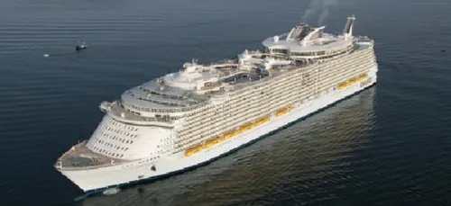 A St Nazaire, le départ en mer du MSC Bellissima, hier