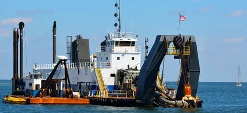Le dragage de la rade de Lorient commence