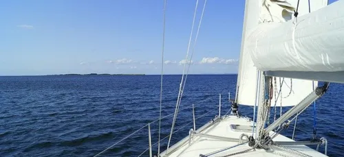 Course au large, Lorient conforte sa pole position