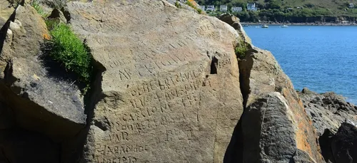 2000 € à qui déchiffrera les mystérieuses gravures qui couvrent un...