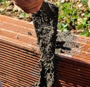 A Bannalec ( 29 ) démolition de la maison délabrée rue de la gare