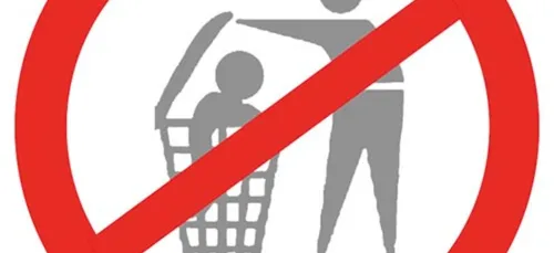 Le collectif “Uni.e.s contre une immigration jetable” de...