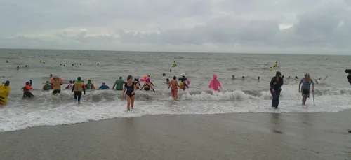 670 courageux se sont mis à l'eau hier à Erdeven