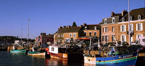 Un bateau coule dans le port de Paimpol