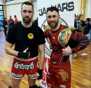 SEBASTIEN RIOU ORGANISE UN STAGE DE KICK BOXING POUR AIDER MAXENCE,...