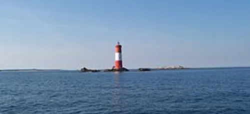 Sur l'île d'Hoëdic, le Phare des Grands Cardinaux bientôt Monument...