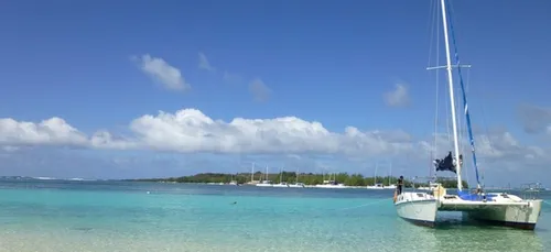 Le catamaran de l'association " naviguons contre le diabète " a été...