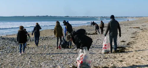 Les mains dans le sable : ramassage à Plouharnel ce week-end !!