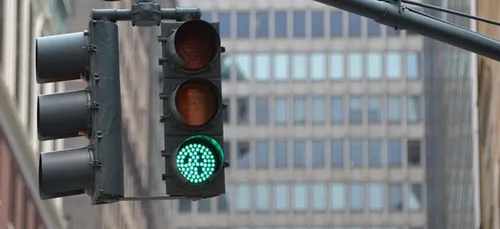A Quimper ( 29 ) le feu tricolore du carrefour Boulevard Dupleix a...