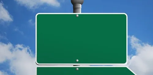 La ville de Quimperlé veut réduire le nombre de panneaux...