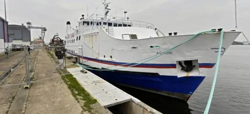A Lorient ( 56 ) , l' ancien roulier "Acadie" devrait, à nouveau,...