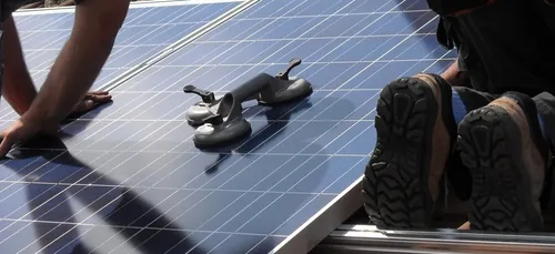 Des panneaux photovoltaïques sur les toitures des bâtiments publics...