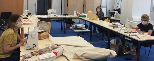 Solidarité : des personnels du CROUS fabriquent des masques pour...