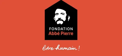 La Fondation Abbé Pierre et la Ligue des Droits de l'Homme devant...