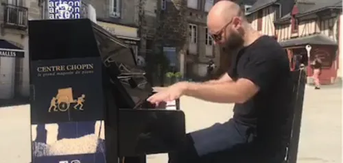 Vannes : ARTSON déconfine son piano place des Lices