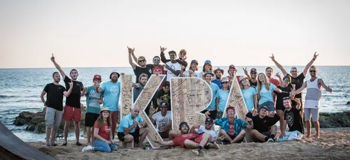 Les bénévoles de la Kerou Beach Association jouent les médiateurs...