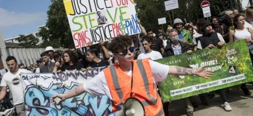 Des milliers de personnes regroupées à Nantes