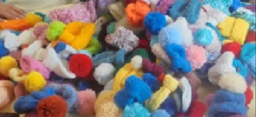 Des petits bonnets pour coiffer les bouchons des bouteilles à...