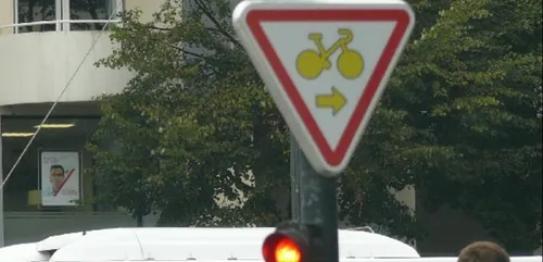 La suppression de la piste cyclable sur le front de mer, à St...