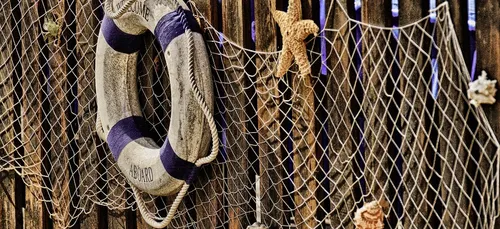 Mise à l'eau du " Cupidon II " à Saint-Guénolé Penmarc'h (29).