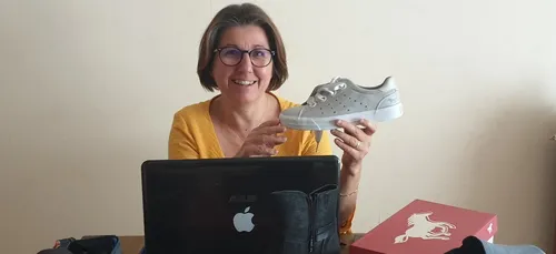 Chaussures, gants et autres à l'unité pour personnes amputées....