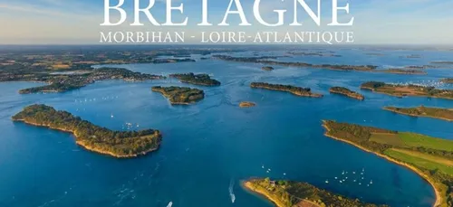 JEROME HOUYVET SURVOLE LE LITTORAL BRETON A BORD DE SA MOBYLETTE...