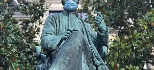 Une statue montre l'exemple à Quimper.