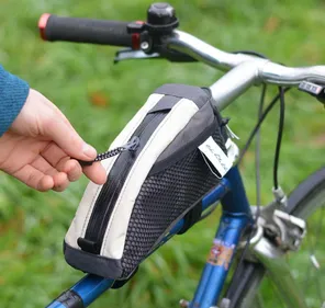 LES SACOCHES ECOLOGIQUES DU ROUQUIN QUI ROULE