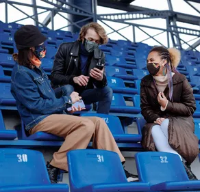 Festivals assis et avec 5 000 personnes max