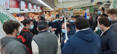 Opération coup de poing des agriculteurs Costarmoricains