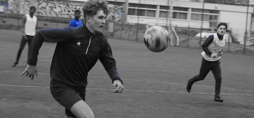 "Remise en jeu", ou comment réinsérer les jeunes par le football en...