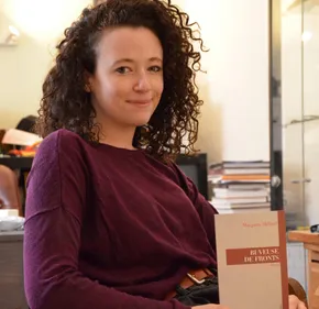 Margaux Hélard sort son 1er roman "buveuse de front"