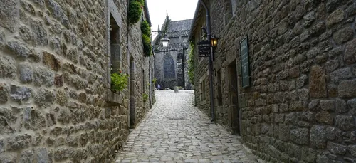 Locronan (29) est dans le nouveau guide des villages les plus...