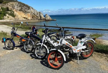 Enfourchez une mob' et venez découvrir la presqu'île de Crozon !