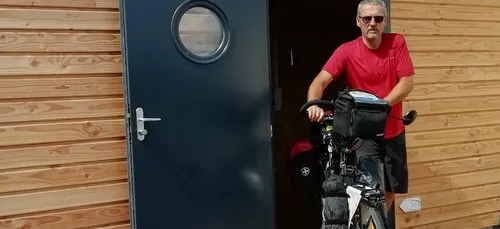 « Hello cabanes » : des cabanes pour les randonneurs