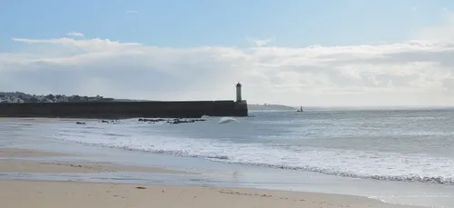 Travaux sur le chemin de hallage à Audierne.