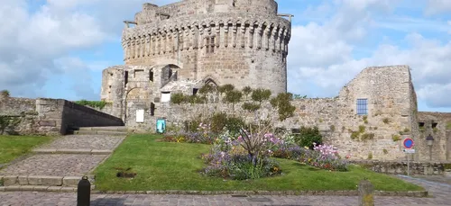 Quel monument pour représenter la Bretagne ?