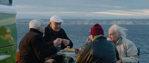 SCHNOCKS, la vie en vieux : un film documentaire sans filtre et...