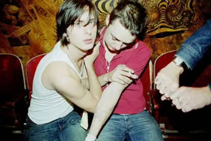Vu sur le Net  - "Pete Doherty et Carl Barât, l'amour à mort" dans...