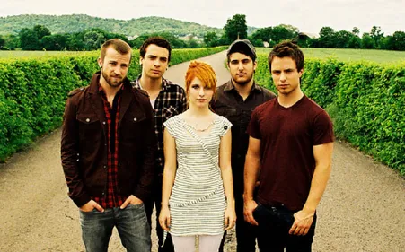 Zach Farro, ex-Paramore, révèle le premier titre de son nouveau...