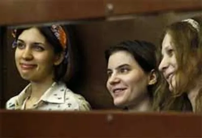 Pussy Riot : une des trois accusées est relâchée