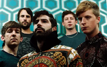 David Guetta se fait descendre par le chanteur de Foals